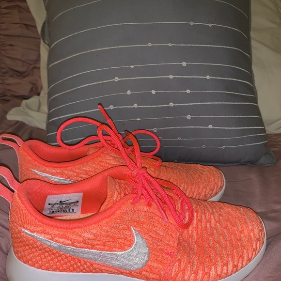 Nike Roshe - Picture 2 of 4